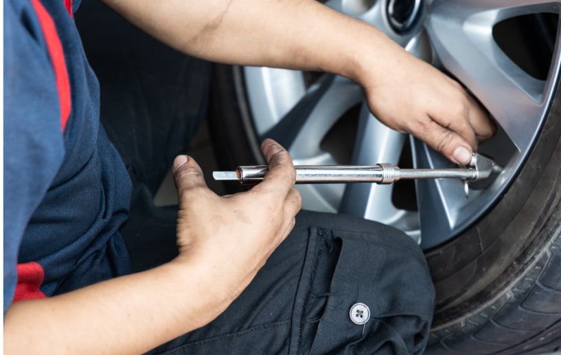 Checking tyre pressure