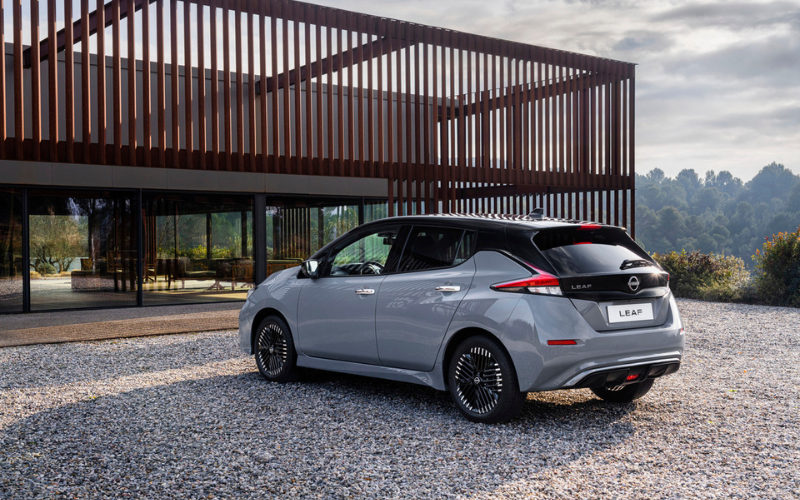 Nissan LEAF exterior image