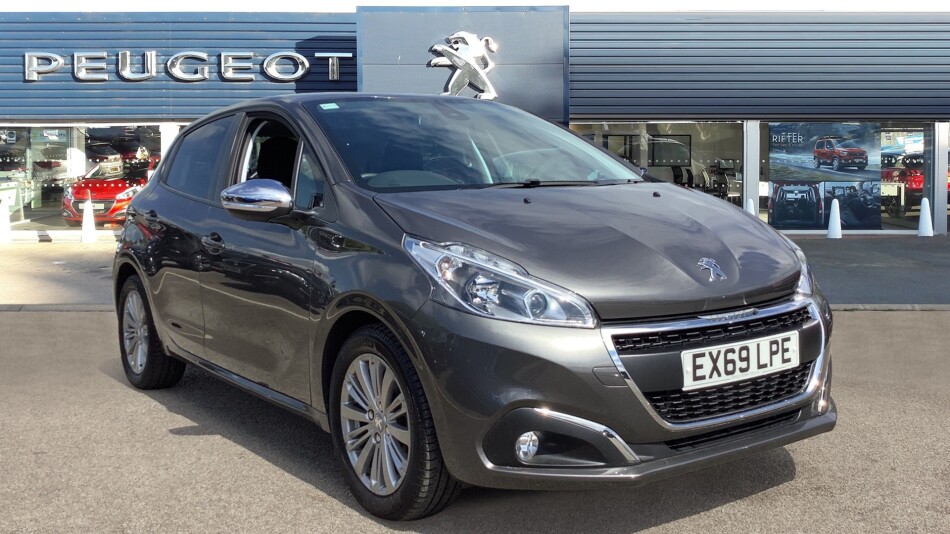 Used Peugeot 208 1 2 Puretech 82 Signature 5dr Start Stop Petrol Hatchback For Sale Macklin Motors